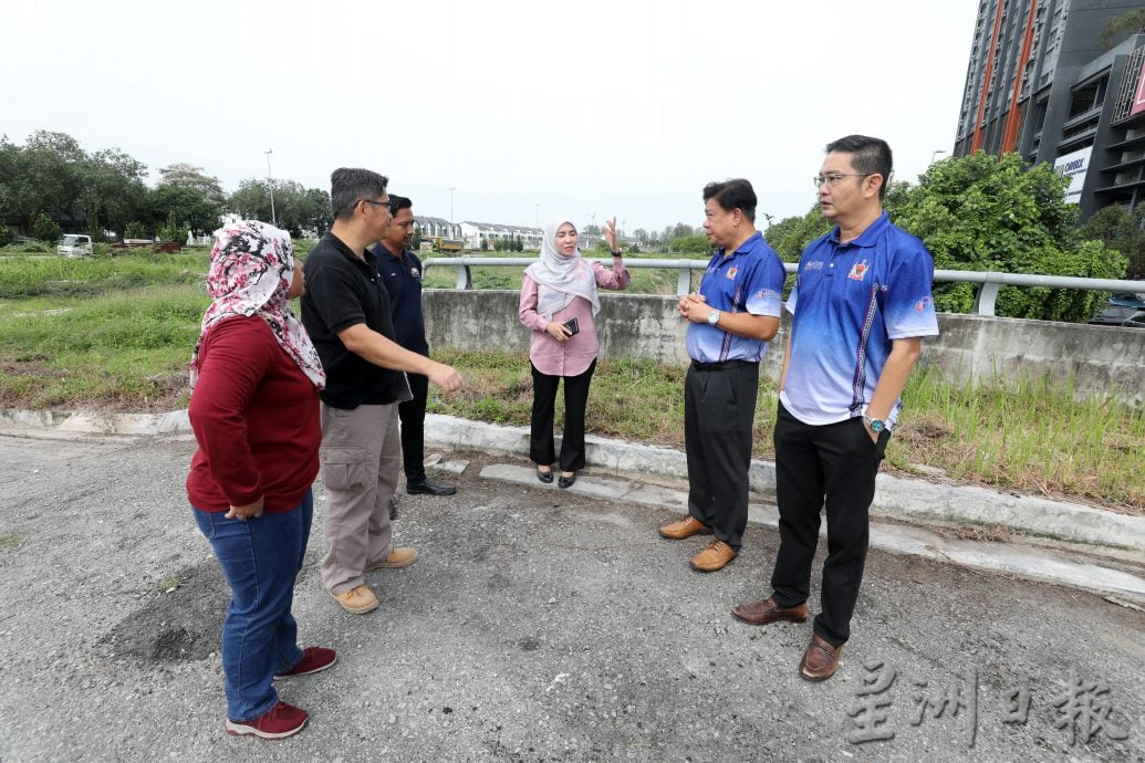 大都会/进出路口路况欠佳,发展商受指示一周内改善!