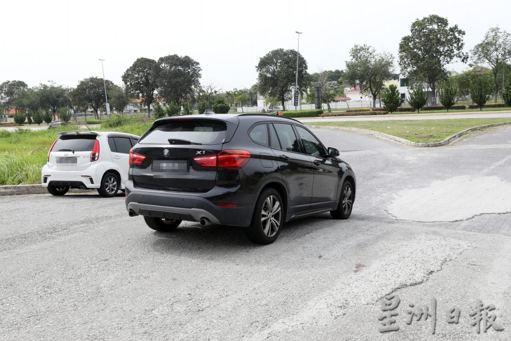 大都会/进出路口路况欠佳,发展商受指示一周内改善!