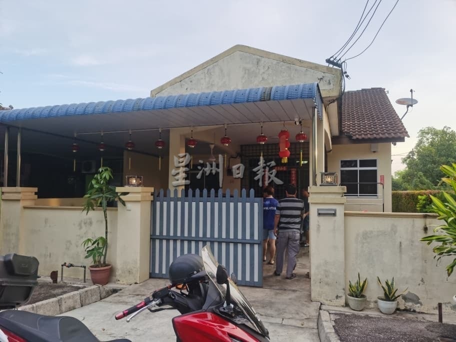 (大北马)妇女浇花未及关门,3匪徒闯入19分钟搜屋掠逾2万元财物