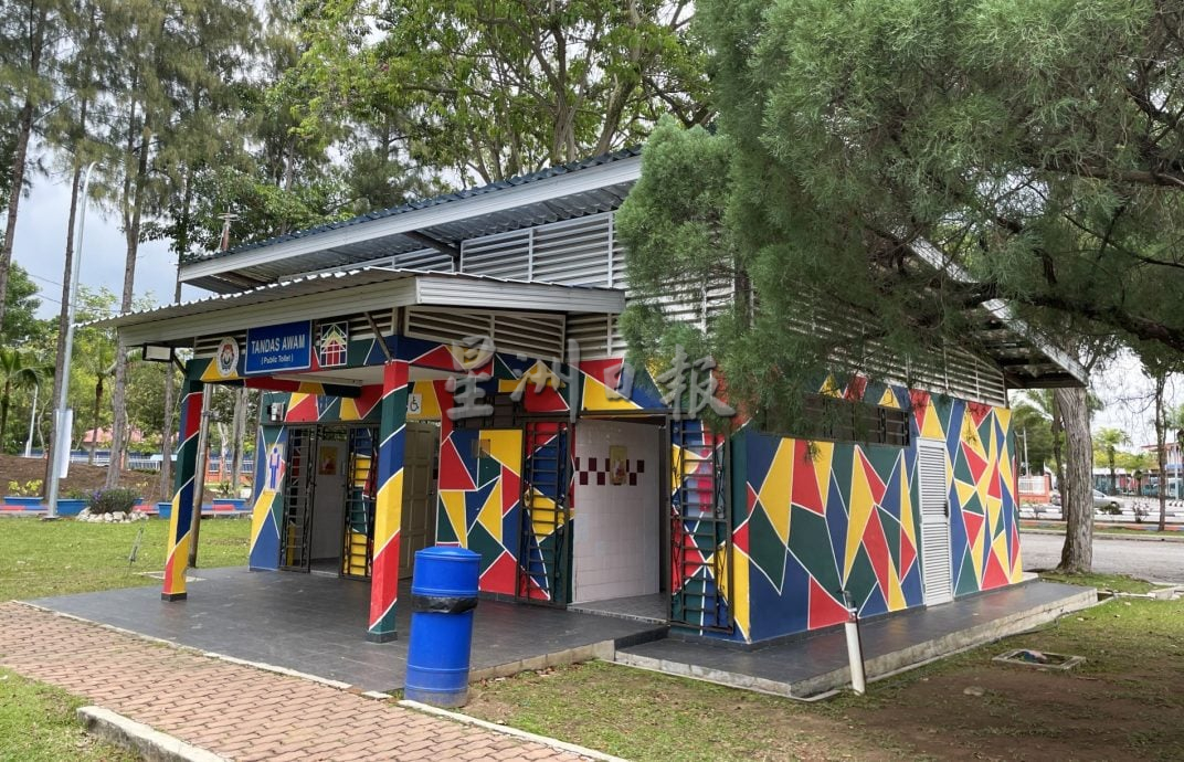 (古城第三版主文)公园厕所缺乏安全隐私引关注·州议员与市长主动视察