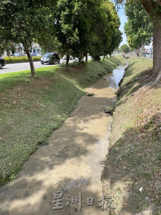 (古城第二版主文)默迪卡大路防洪沟展开清淤工程·预计两三周完成