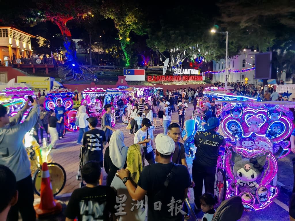 (古城封面主文)市政厅突击检查三轮车夫,向违反指南者开罚单