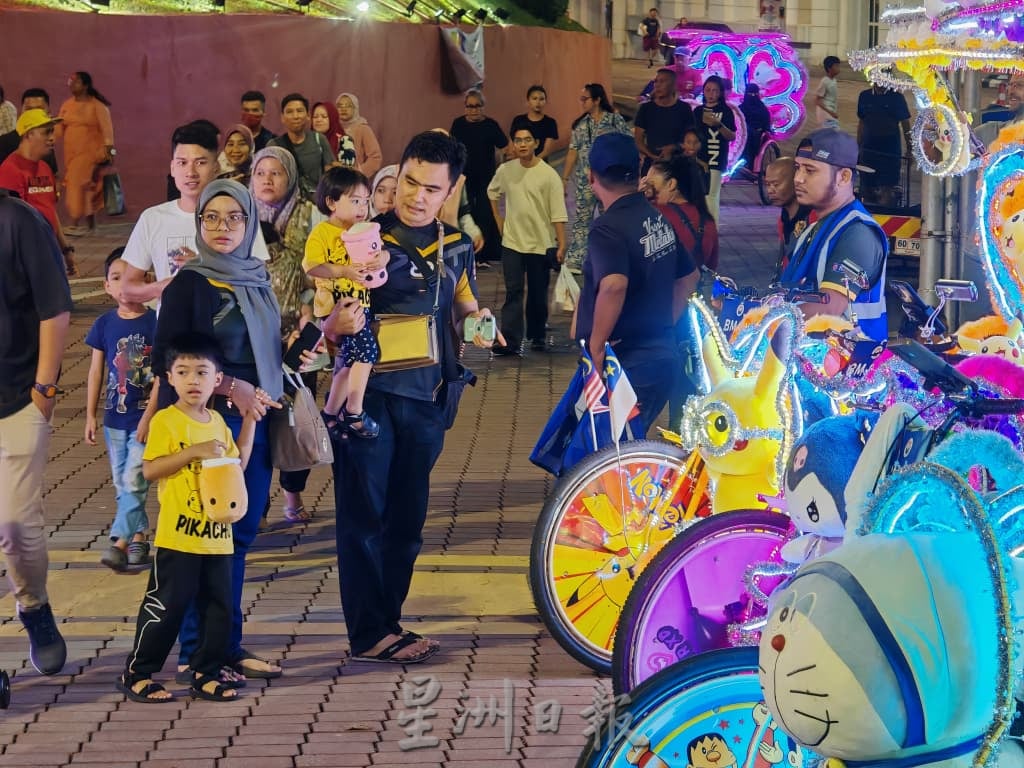 (古城封面主文)市政厅突击检查三轮车夫,向违反指南者开罚单