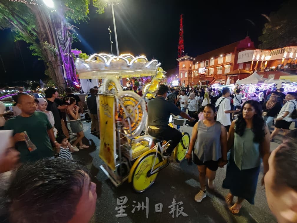 (古城封面主文)市政厅突击检查三轮车夫,向违反指南者开罚单