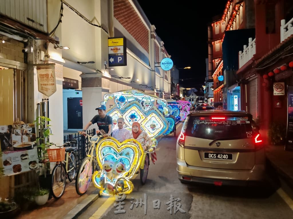 (古城封面主文)市政厅突击检查三轮车夫,向违反指南者开罚单