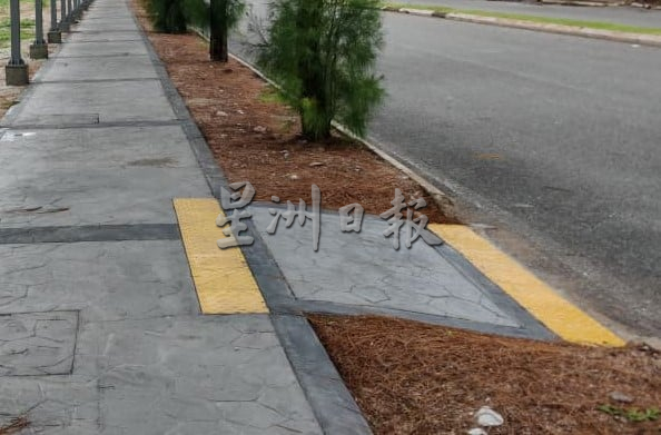 (古城第)旧摩天轮路往世遗区行人道剩篱笆及绿化,预计两个月完成