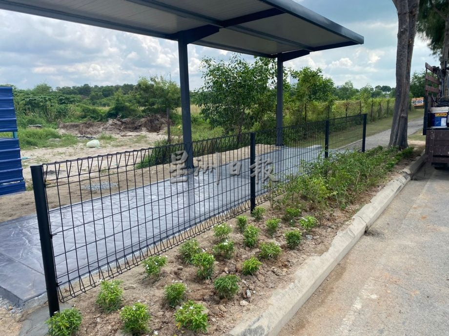 (古城第)旧摩天轮路往世遗区行人道剩篱笆及绿化,预计两个月完成