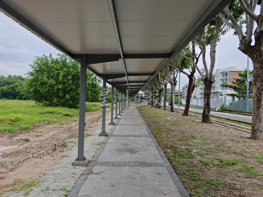 (古城第)旧摩天轮路往世遗区行人道剩篱笆及绿化,预计两个月完成