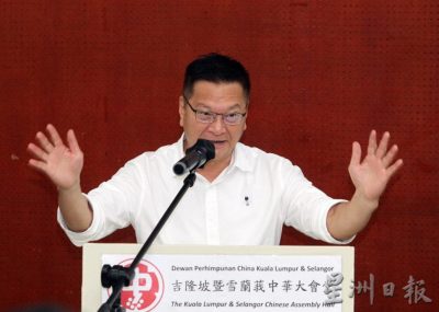 《路过留痕》推介与座谈会 / 陈友信推介新书《路过留痕》 陈亚才：董总应走向国家教育决策层