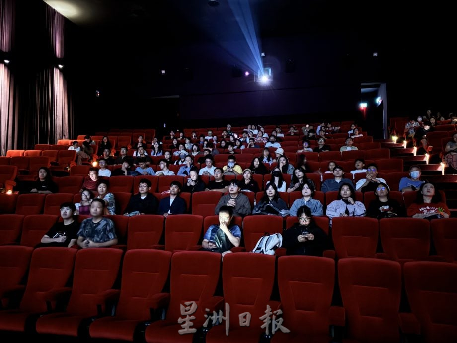 马来西亚中国留学生观赏《南京照相馆》 铭记历史缅怀先烈