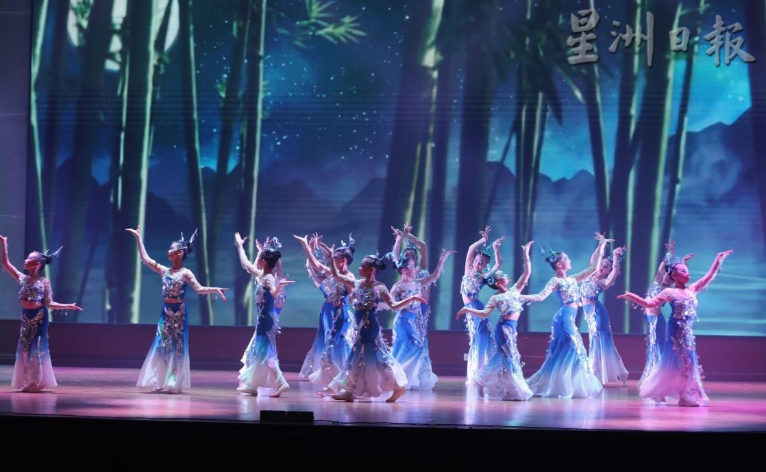 (已签发)柔:**版头**28校舞蹈队展华族舞蹈风情 竞逐晋级全国赛续写荣耀