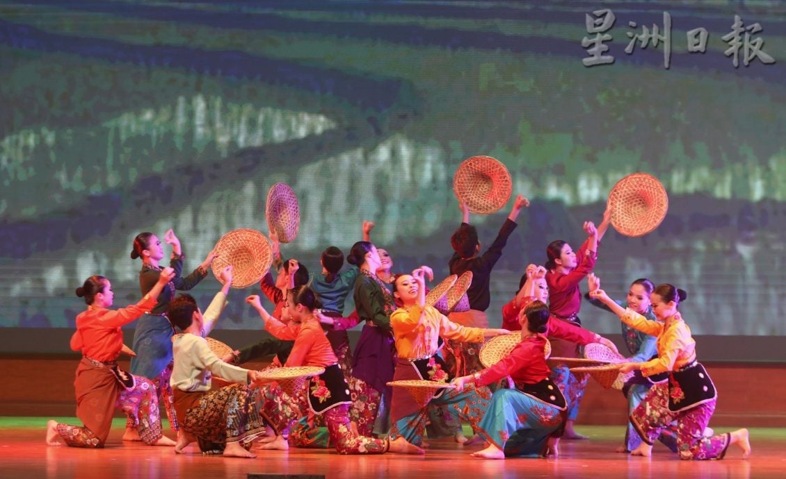 (已签发)柔:**版头**28校舞蹈队展华族舞蹈风情 竞逐晋级全国赛续写荣耀