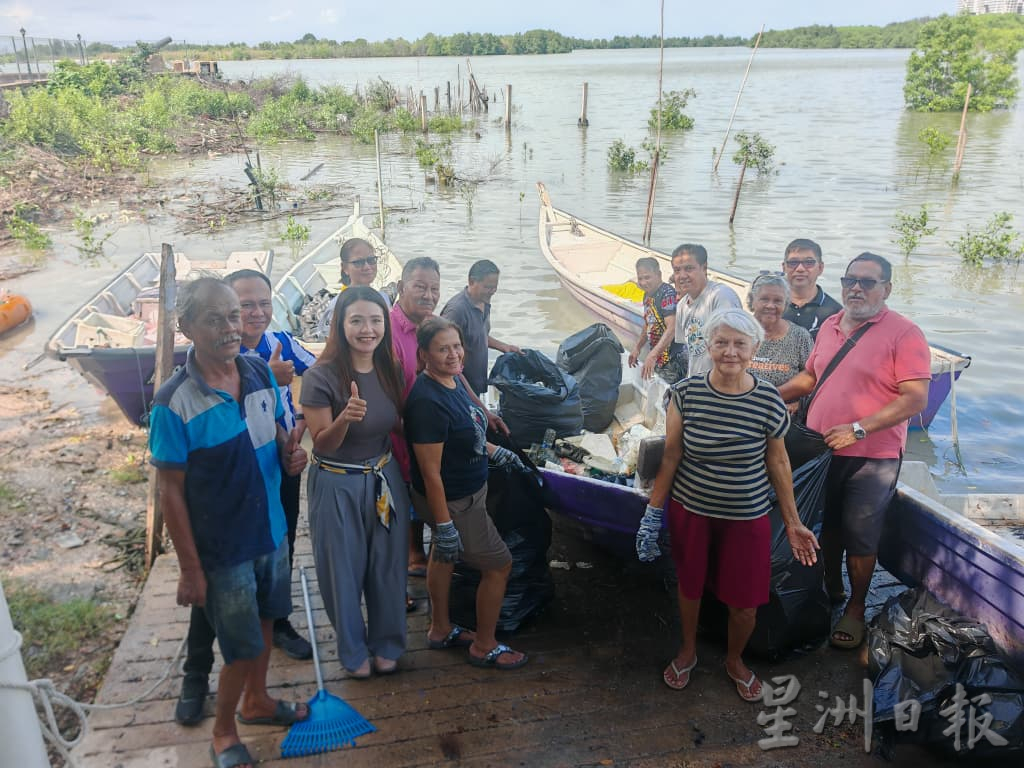 （古城第二版主文）葡萄牙村“三不管”海边垃圾问题严重，村民男女老少出动捡垃圾