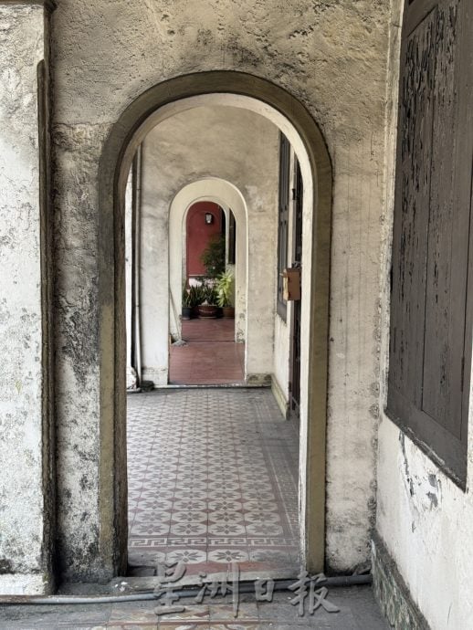 （古城封底主文）《用眼睛去旅游》：荷兰街