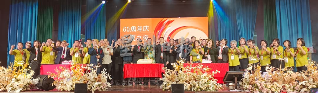 (已签发)柔:**版头**电子发票与善款课税将落实   黄锦贤促社团做好准备