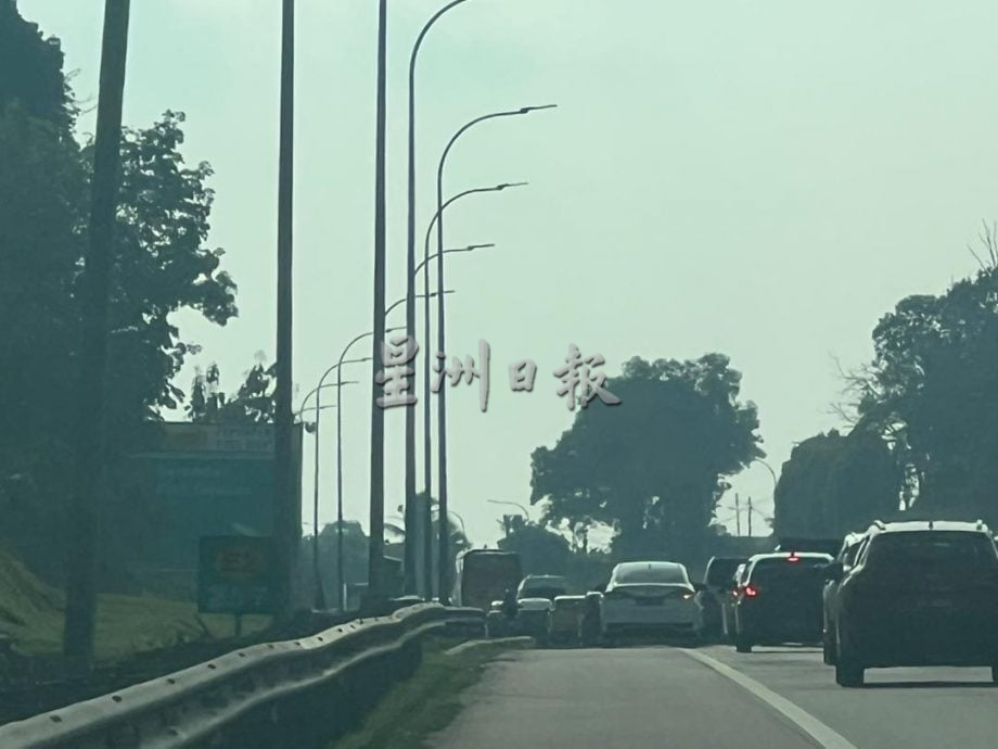 供星洲网/滥用highway紧急车道,森陆交局2天捉48人!