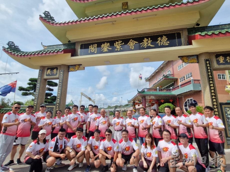 （已签发）柔：**版头**中华火炬行跑遍全柔  24火炬手抵居銮移交火炬  