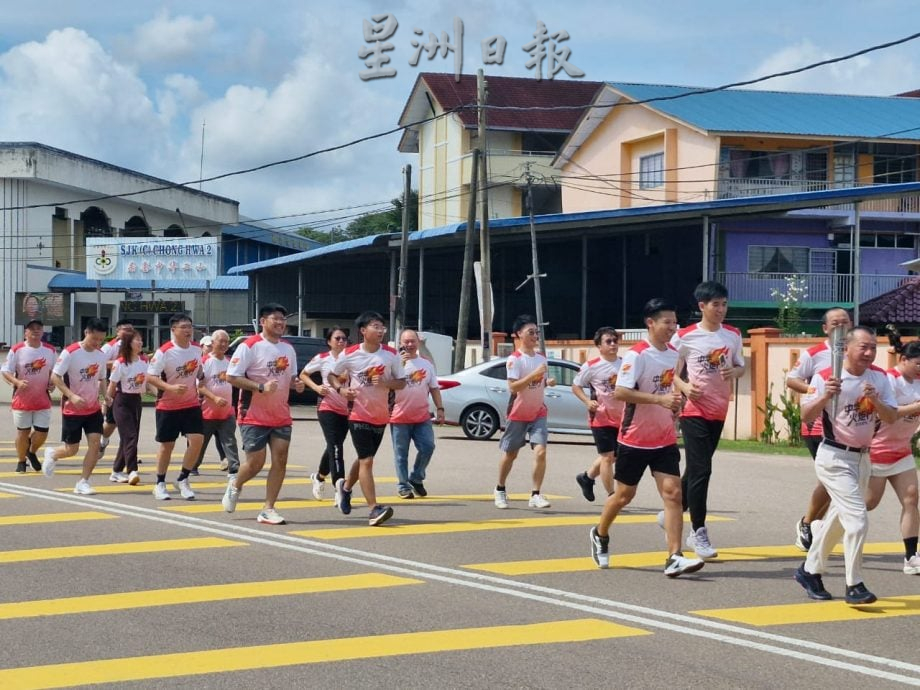 （已签发）柔：**版头**中华火炬行跑遍全柔  24火炬手抵居銮移交火炬  