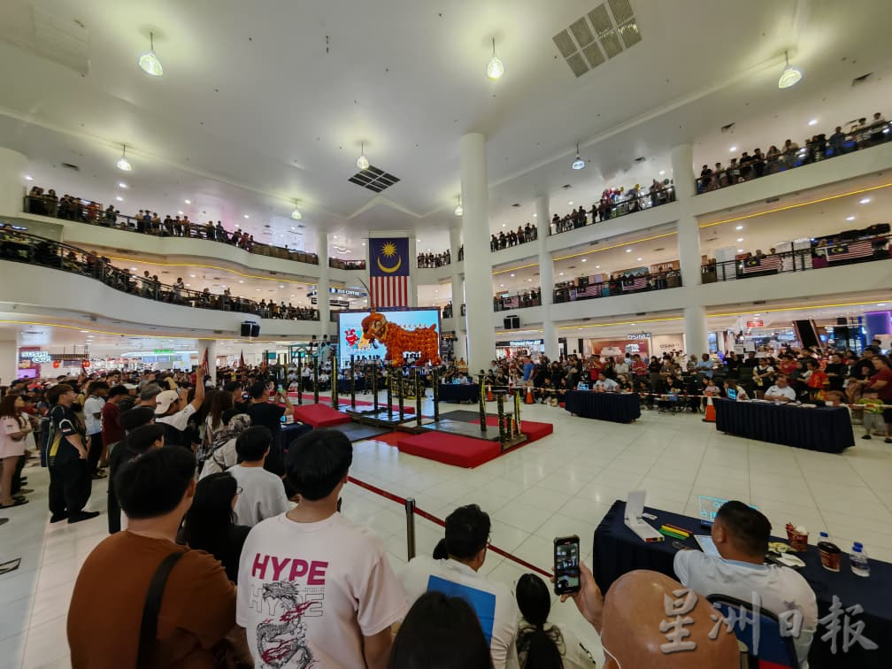 （古城第四版主文／转各地方版）柔佛狮队包揽古城杯冠亚军