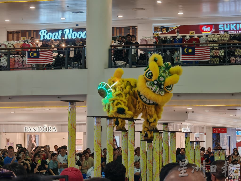 （古城第四版主文／转各地方版）柔佛狮队包揽古城杯冠亚军