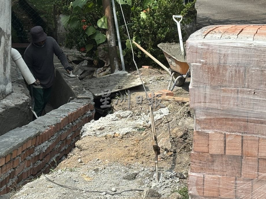 大都会/余保凭呼吁DBKL正视和改善花园马路年久失修的问题