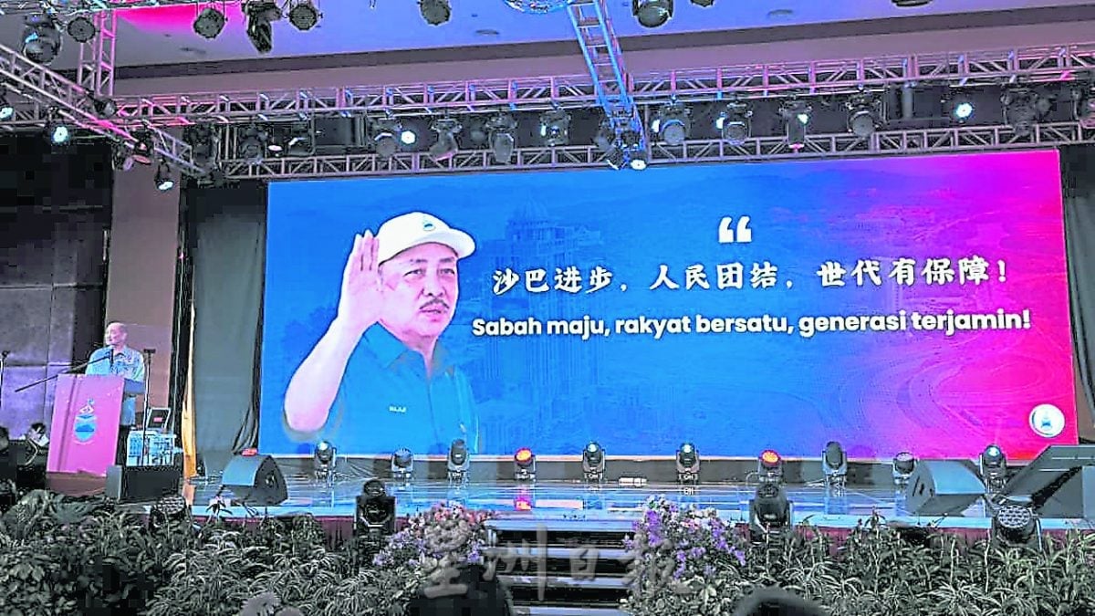 华校拨款9000万 承认统考文凭 委华裔副首长 哈芝芝送华社3大礼