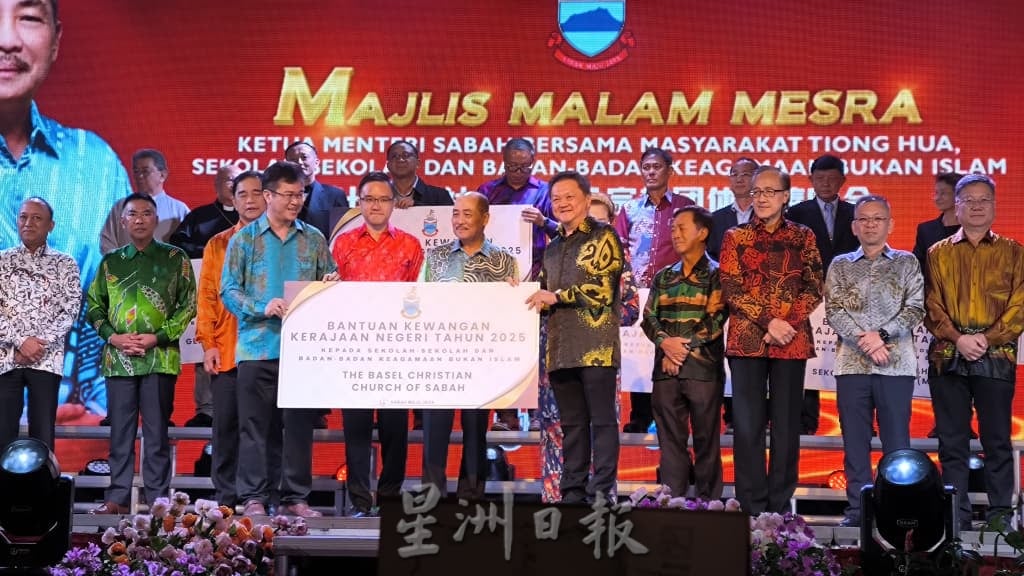 华校拨款9000万 承认统考文凭 委华裔副首长 哈芝芝送华社3大礼