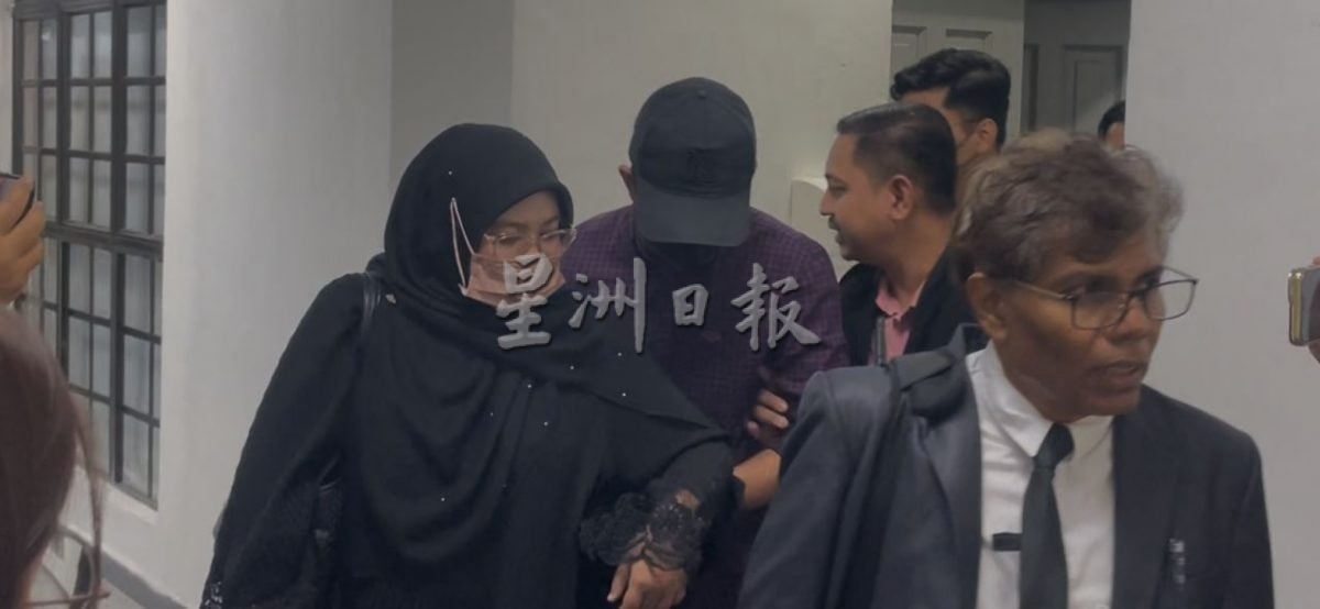 已签发 全国:虚报1万7000加班费 公务员面24项控状不认罪