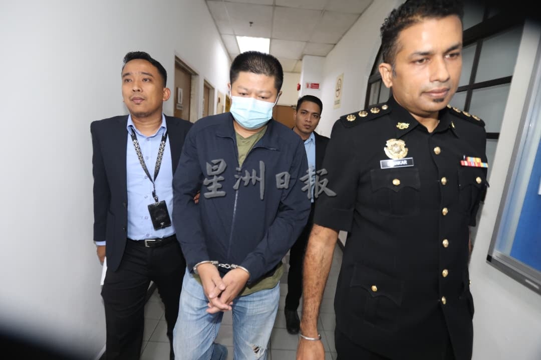 已签发 柔:版头之一:中国商人企图欺骗环境局 放行4个货柜买卖交易