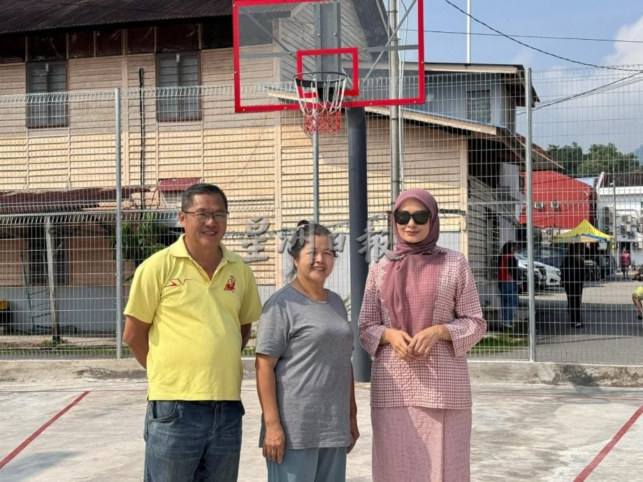 东:(已签发)房屋部拨款19万4630提升加叻巴刹鸡猪肉档,以及篮球场