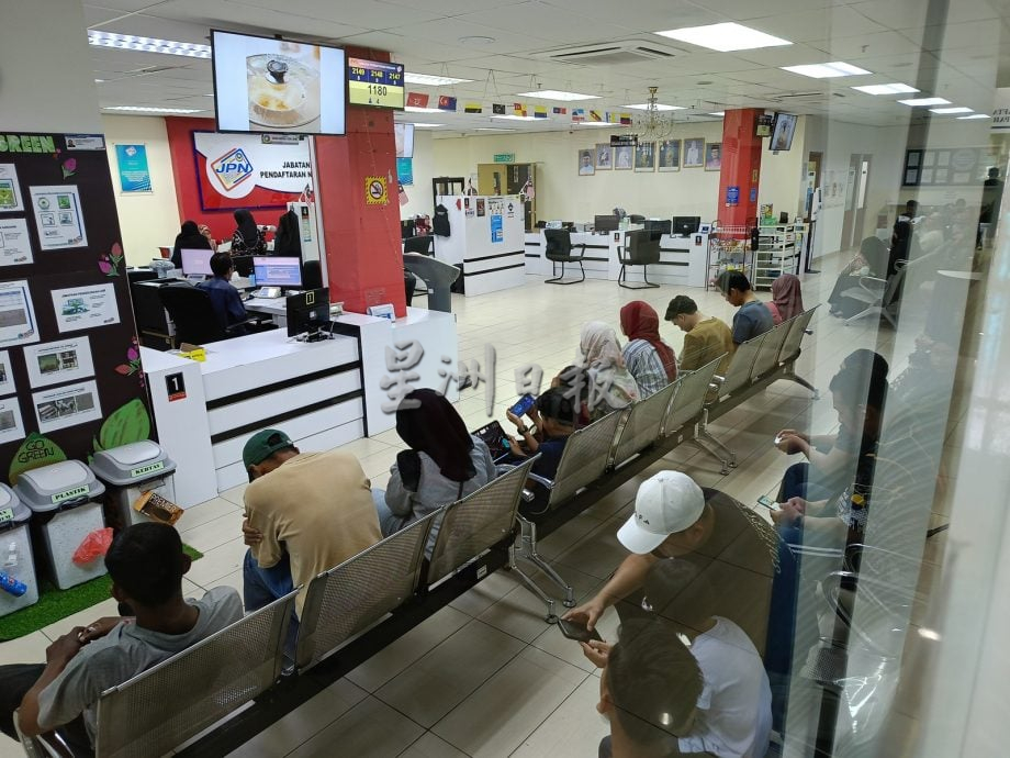 东：（已签发）免费更换大马卡 国民登记局人潮未明显增多