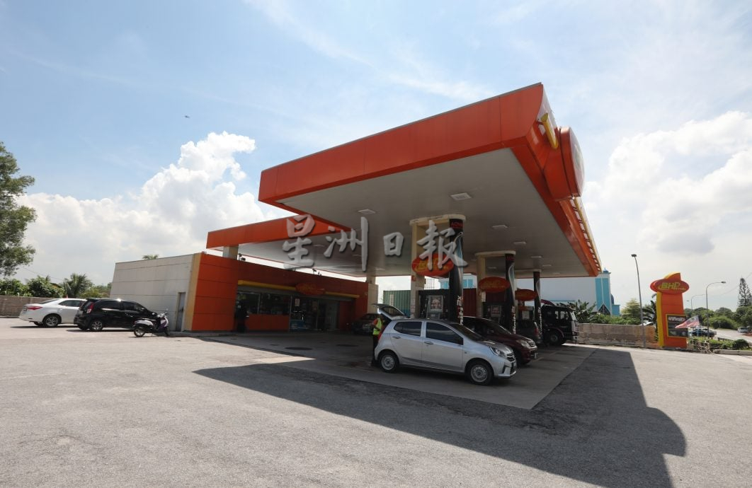 已签发 柔：封面：​RON95补贴汽油新机制开跑，各地油站积极部署，大部分民众赞扬