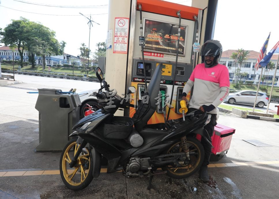 已签发 柔：封面：​RON95补贴汽油新机制开跑，各地油站积极部署，大部分民众赞扬