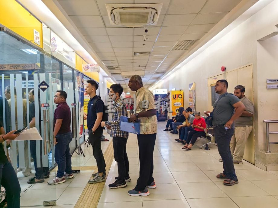 晶片损坏可获免费更换 国民登记局换卡热潮持续