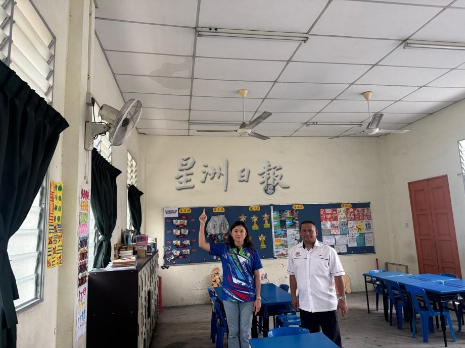 培元华小受强风侵袭 树倒压坏2教室屋檐