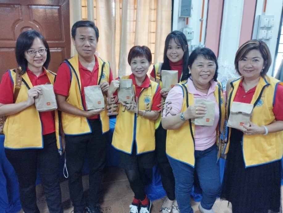 东:(已签发)马来西亚日送温情 慈悲暖孤心