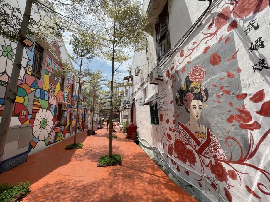 冰冰姐要来了，先和《武媚娘》合影