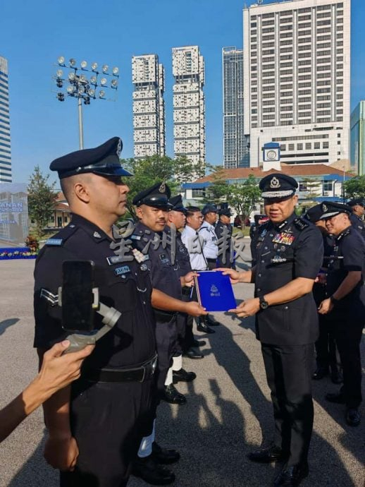 已签发 柔：封面副文：上任后首次出席常月集会   拉哈曼谈做人原则 