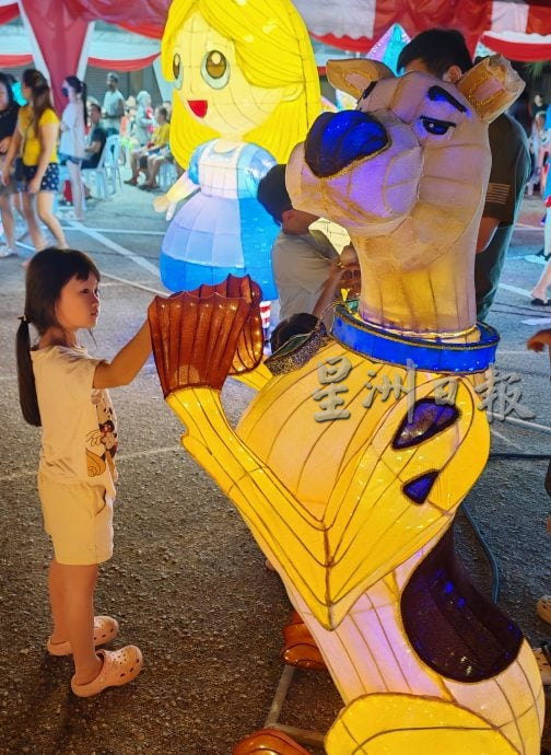 已签发 柔：版头之一：永平中秋园游会亮灯，逾60盏花灯让民众打卡