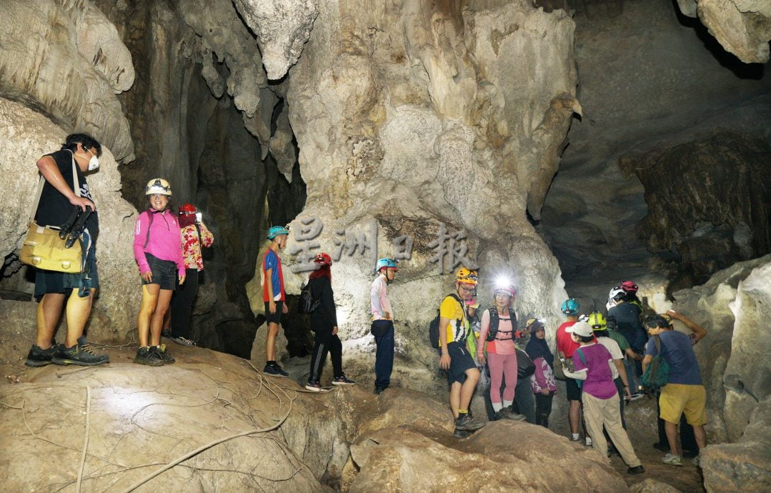 霹：第二版头∕探索近打谷最美洞穴