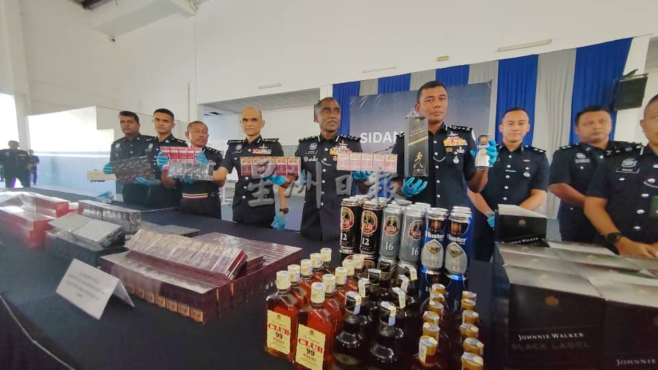 武吉阿曼联合2州警察总部 捣破2烟酒走私集团