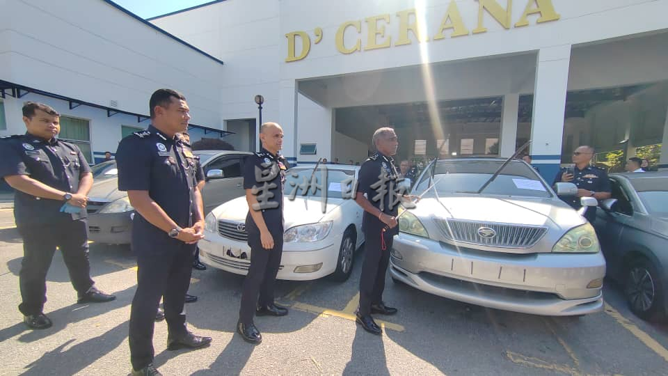 武吉阿曼联合2州警察总部 捣破2烟酒走私集团