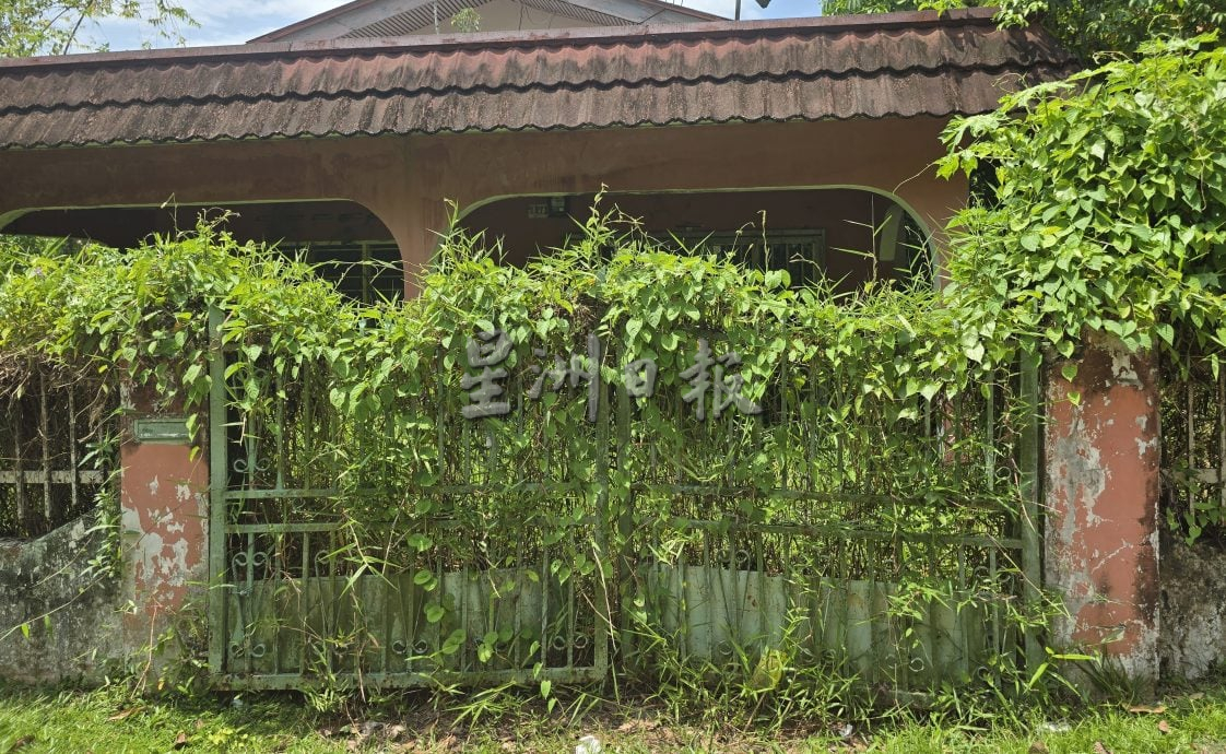 (古城第二版主文)荒屋引黑蛇出没 吓坏邻居