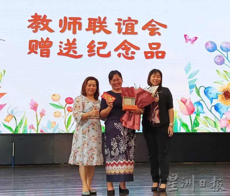 东:(已签发)中菁欢送谢春萍副校长 欢迎马秋诗副校长 祝福迈向新辉煌