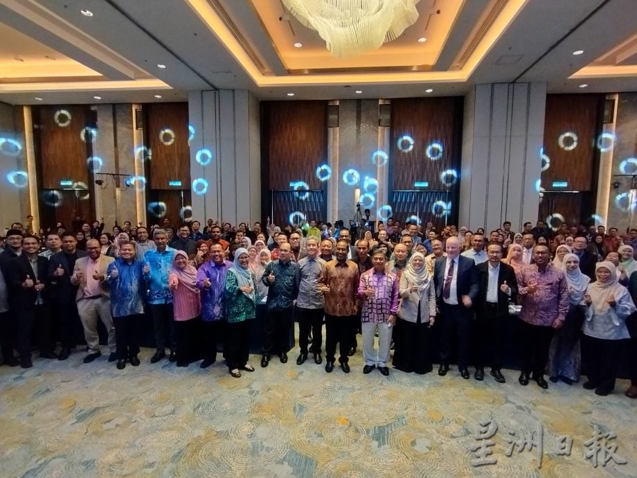 （高教）课程规划不脱节 赞比里：高教部课程规划与国家需求同步 