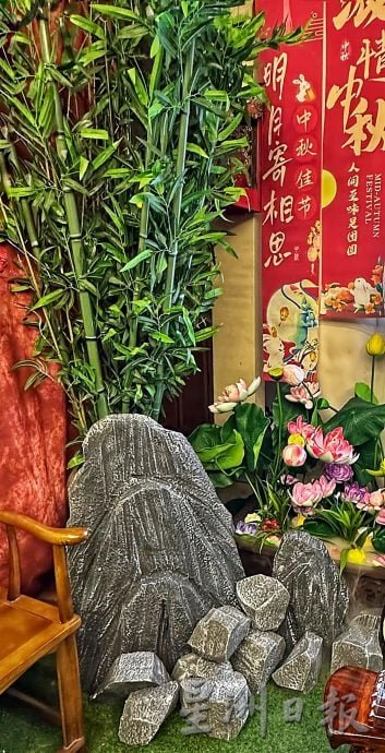 苏轼屋顶对月吟诗 琴棋书画庆中秋