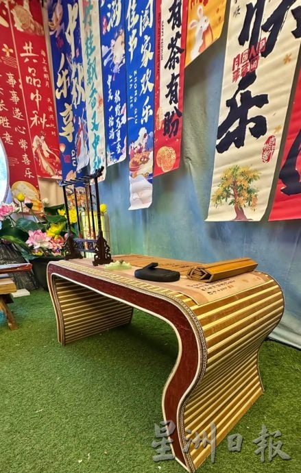 苏轼屋顶对月吟诗 琴棋书画庆中秋