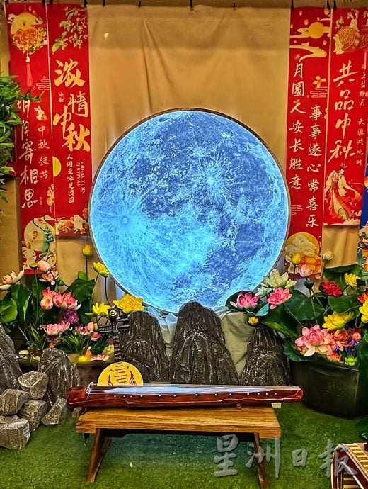 苏轼屋顶对月吟诗 琴棋书画庆中秋