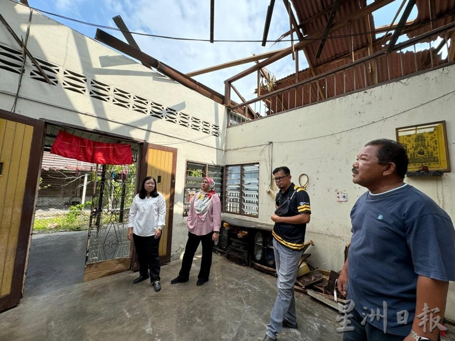 午夜暴风雨掀走61户住宅商店屋顶 相隔9天仅剩一间未修复