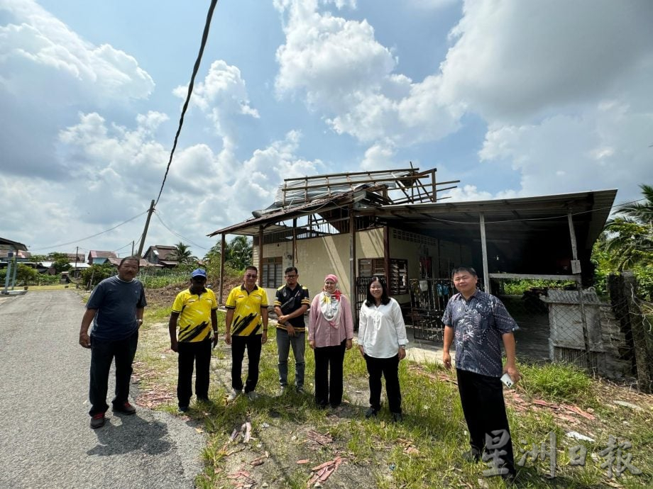 午夜暴风雨掀走61户住宅商店屋顶 相隔9天仅剩一间未修复